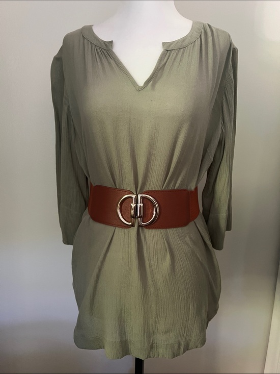 Roots Tops - Roots • Women’s XS • Relaxed Fit • V-Neck 3/4 Sleeve Blouse • Sage Green